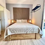 Aeolian Blu 8 * Páros
