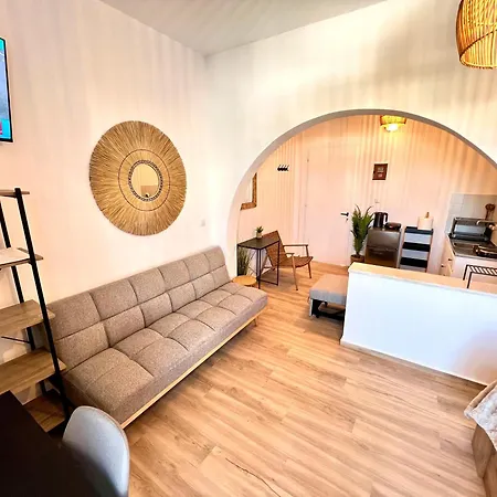 Aeolian Blu 8 * Páros